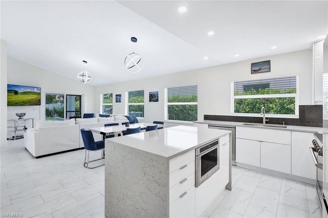 596 105th AVE N, Naples, FL 34108