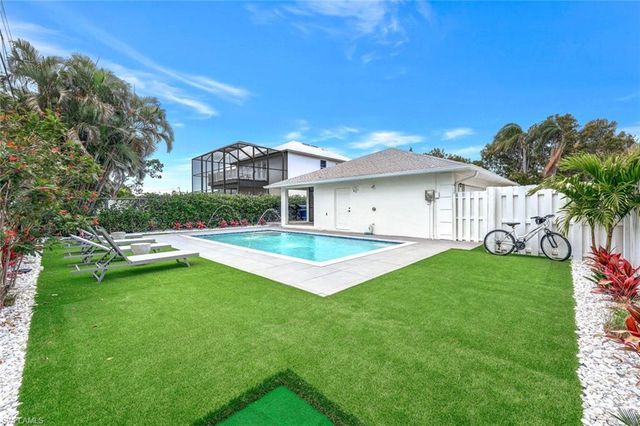 596 105th AVE N, Naples, FL 34108