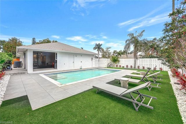 596 105th AVE N, Naples, FL 34108