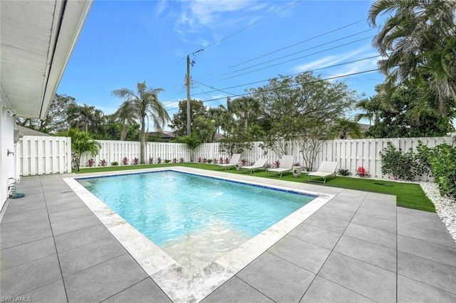 596 105th AVE N, Naples, FL 34108