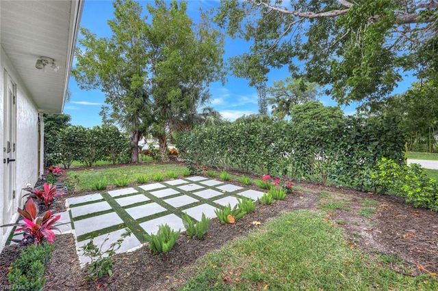 596 105th AVE N, Naples, FL 34108