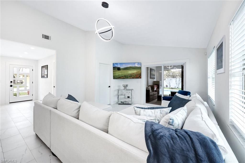 596 105th AVE N, NAPLES, FL 34108 — photo 2