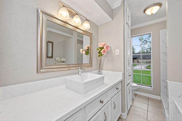 710 Equinox Street, Crosby, TX 77532