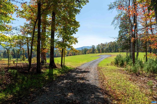 7337-4B DICK WOODS RD, Afton, VA 22920