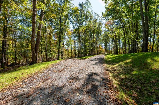 7337-4B DICK WOODS RD, Afton, VA 22920