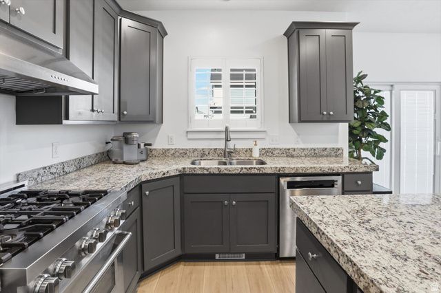 3668 W RUSHTON VIEW DR, South Jordan, UT 84095