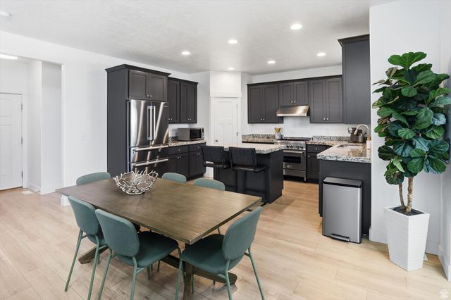 3668 W RUSHTON VIEW DR, South Jordan, UT 84095