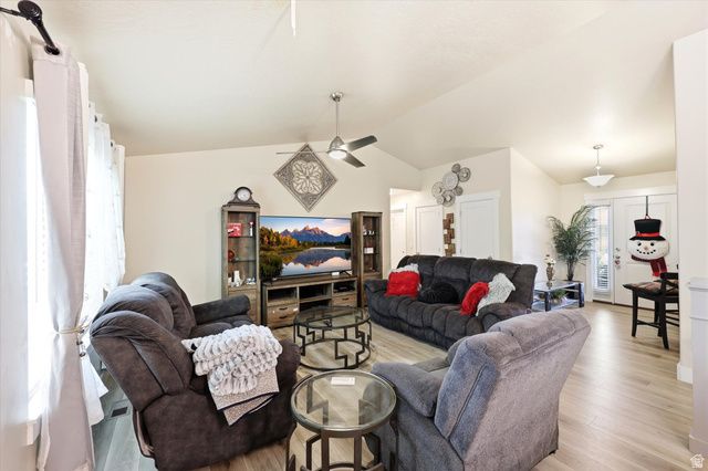 8814 W DAISY VIEW LN, Magna, UT 84044