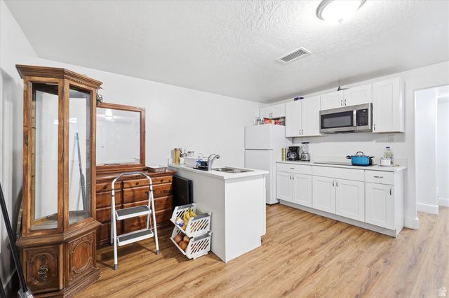 8814 W DAISY VIEW LN, Magna, UT 84044