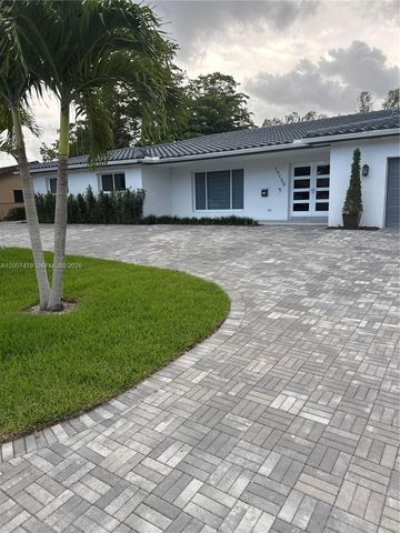 19150 S Saint Andrews Dr, Hialeah, FL 33015