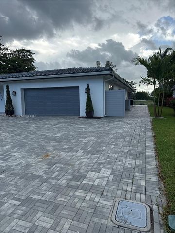 19150 S Saint Andrews Dr, Hialeah, FL 33015