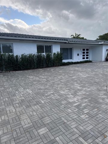 19150 S Saint Andrews Dr, Hialeah, FL 33015
