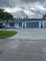 19150 S Saint Andrews Dr, Hialeah, FL 33015