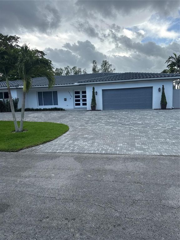 19150 S Saint Andrews Dr, Hialeah, FL 33015