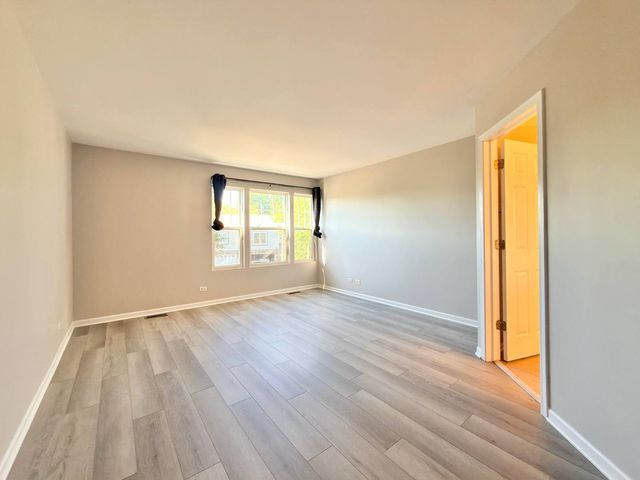 3989 BLACKSTONE Drive 3989, Aurora, IL 60504