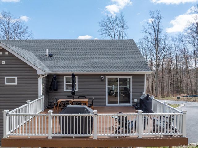 10 Eagle Hill Road, Mahopac, NY 10541