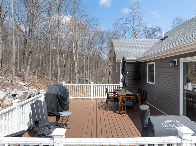 10 Eagle Hill Road, Mahopac, NY 10541