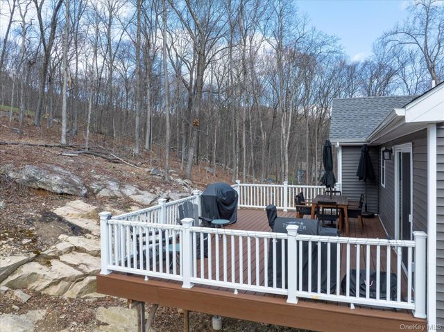 10 Eagle Hill Road, Mahopac, NY 10541