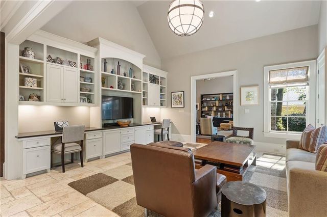 5178 S Trimble Road, Atlanta, GA 30342