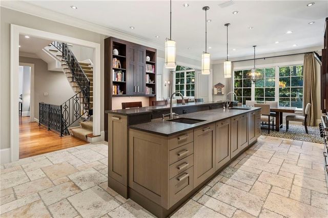 5178 S Trimble Road, Atlanta, GA 30342