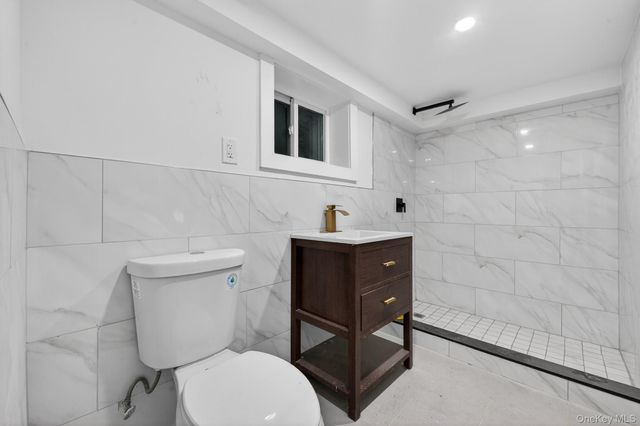 3079 Fearn Place, Bronx, NY 10465