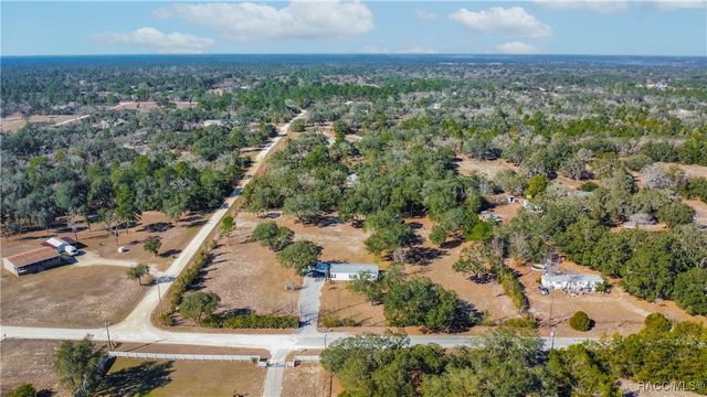 10494 N Spence Avenue, Dunnellon, FL 34433