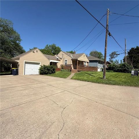 4260 NE Kelsey Road, Kansas City, MO 64116