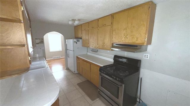 4260 NE Kelsey Road, Kansas City, MO 64116