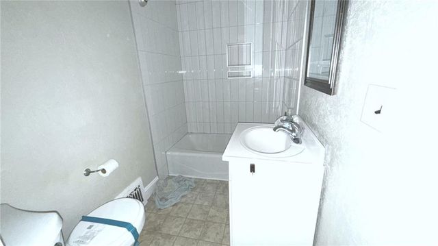 4260 NE Kelsey Road, Kansas City, MO 64116