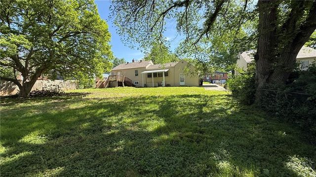 4260 NE Kelsey Road, Kansas City, MO 64116