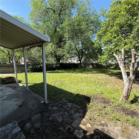 4260 NE Kelsey Road, Kansas City, MO 64116