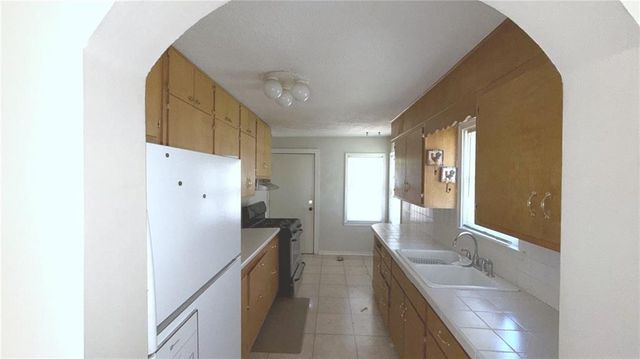 4260 NE Kelsey Road, Kansas City, MO 64116