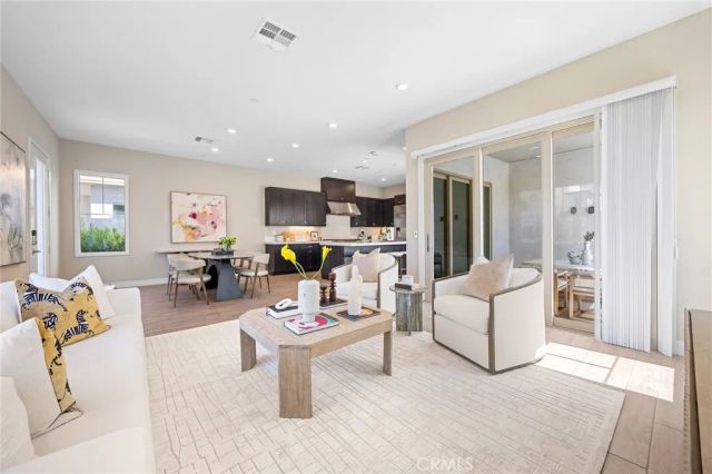161 Scale, Irvine, CA 92618