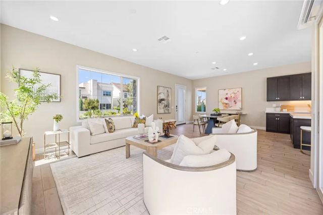 161 Scale, Irvine, CA 92618