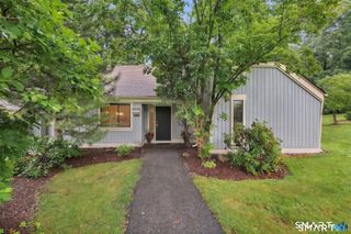 972 Heritage Village B, Southbury, CT 06488