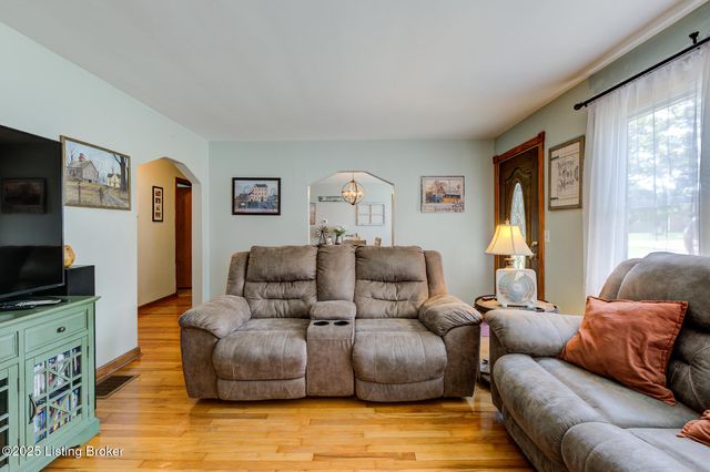11704 E Hwy 44 E, Mt Washington, KY 40047