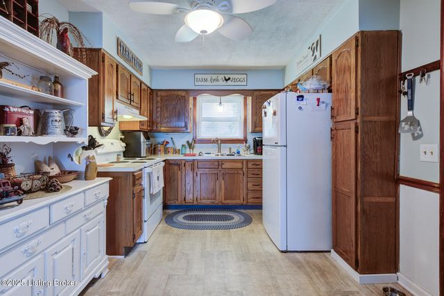 11704 E Hwy 44 E, Mt Washington, KY 40047