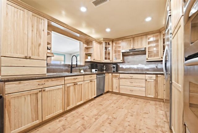 114 Pinedale DR, Bastrop, TX 78602