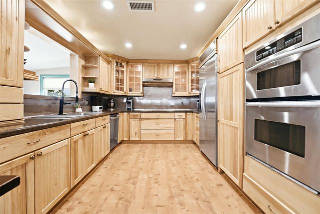 114 Pinedale DR, Bastrop, TX 78602