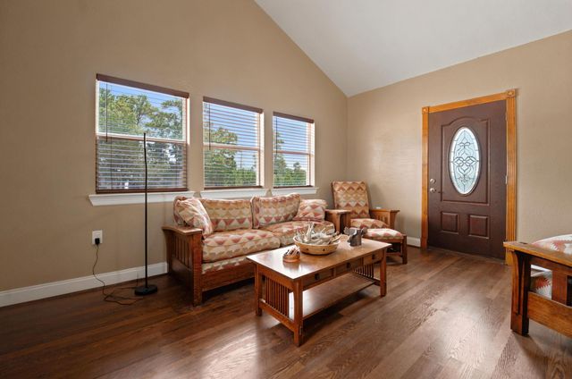 114 Pinedale DR, Bastrop, TX 78602