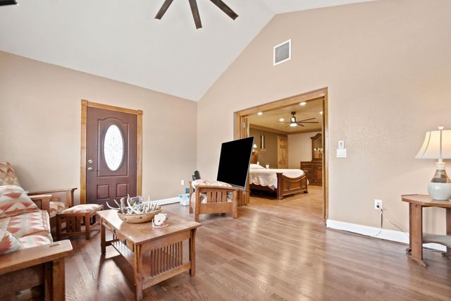 114 Pinedale DR, Bastrop, TX 78602