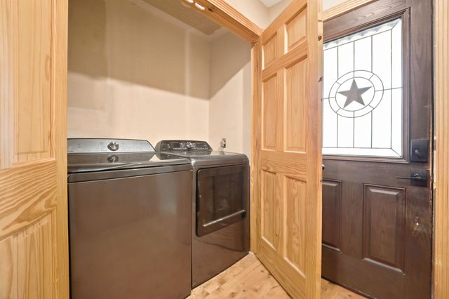 114 Pinedale DR, Bastrop, TX 78602