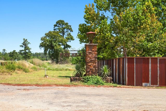 114 Pinedale DR, Bastrop, TX 78602