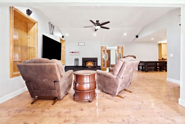114 Pinedale DR, Bastrop, TX 78602