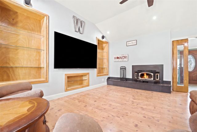 114 Pinedale DR, Bastrop, TX 78602