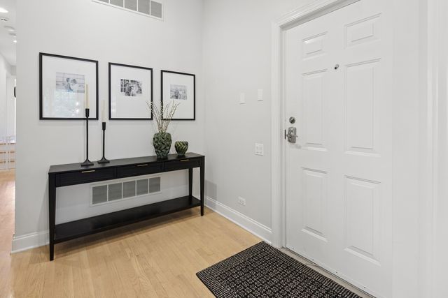 3121 N Orchard Street 2N, Chicago, IL 60657