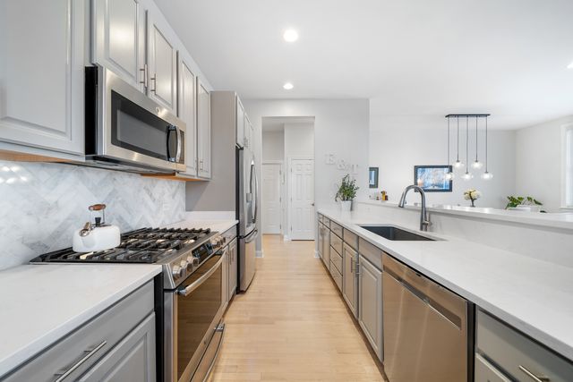 3121 N Orchard Street 2N, Chicago, IL 60657