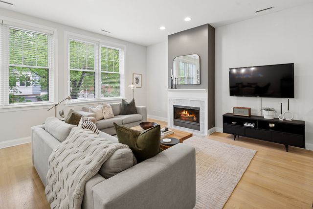3121 N Orchard Street 2N, Chicago, IL 60657