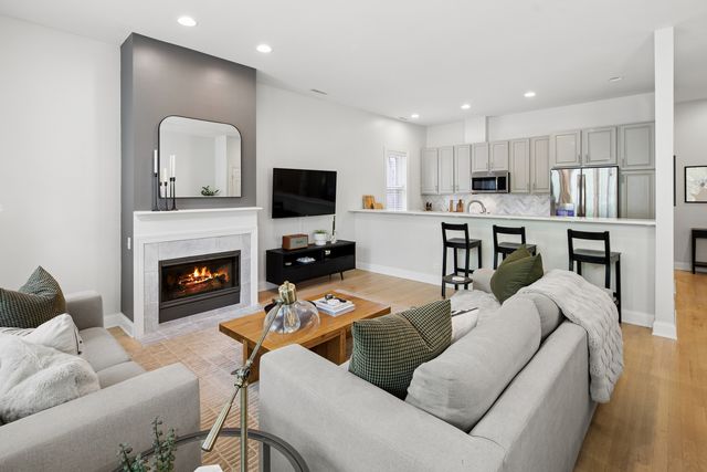 3121 N Orchard Street 2N, Chicago, IL 60657