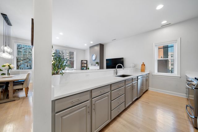 3121 N Orchard Street 2N, Chicago, IL 60657